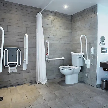 Centre By Ihg Hotel 4*