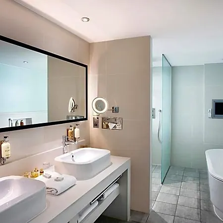 Centre By Ihg Hotel