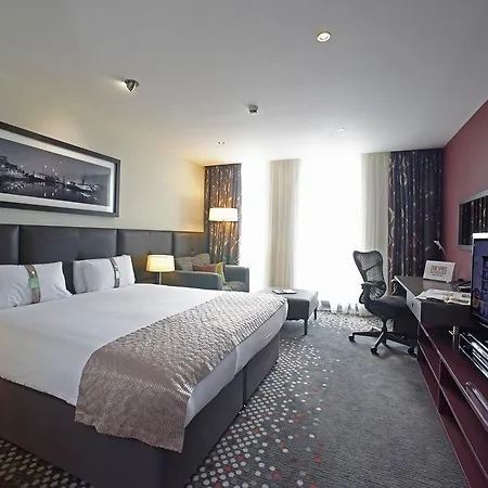 Centre By Ihg Hotel 4*