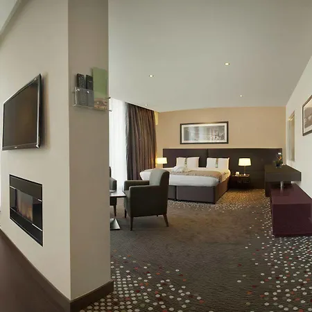 Centre By Ihg Hotel 4*