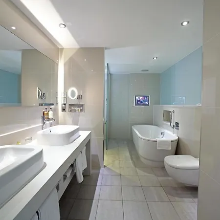 Centre By Ihg Hotel 4*