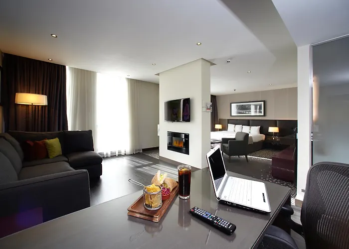 Centre By Ihg Hotel 4*