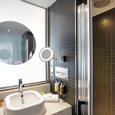 מלון Centre By Ihg